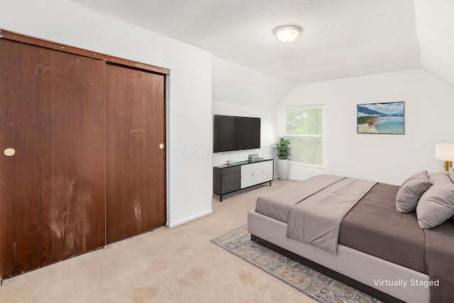6556 Centennial Dr, Reynoldsburg, OH 43068 - bedroom with lofted ceiling and light carpet