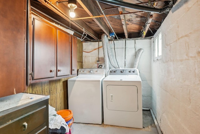laundry room featuring cabinet space and washing machine and clothes dryer