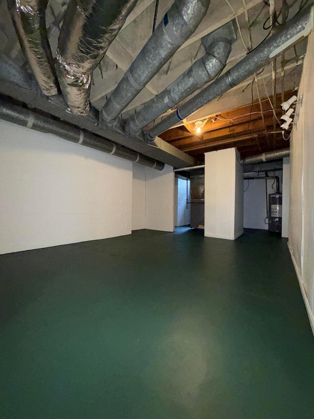 119 Highland Ave, Circleville, OH 43113 - unfinished below grade area featuring gas water heater