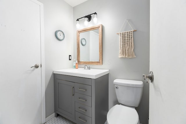 5756 Idana Ct, Westerville, OH 43081 - half bath featuring toilet, baseboards, and vanity