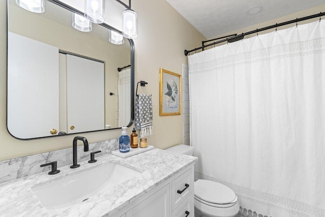 full bathroom with toilet, a textured ceiling, a shower with shower curtain, and vanity