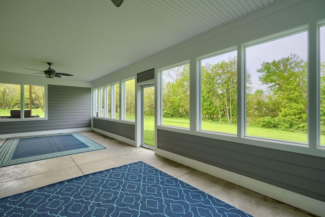 2051 River Rd, Delaware, OH 43015 - unfurnished sunroom featuring a ceiling fan
