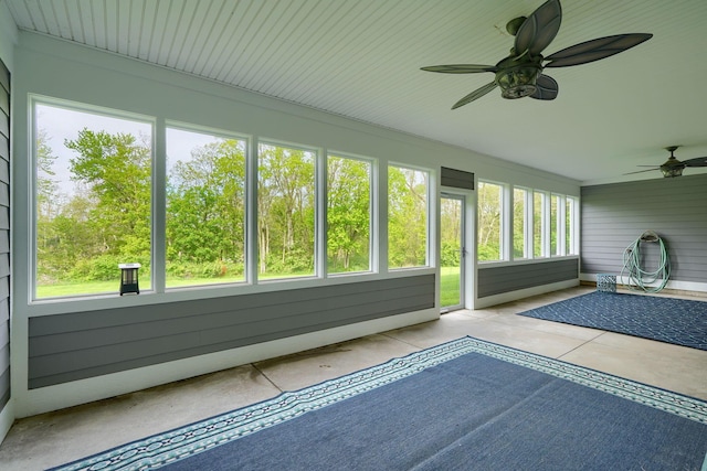 2051 River Rd, Delaware, OH 43015 - unfurnished sunroom featuring a ceiling fan