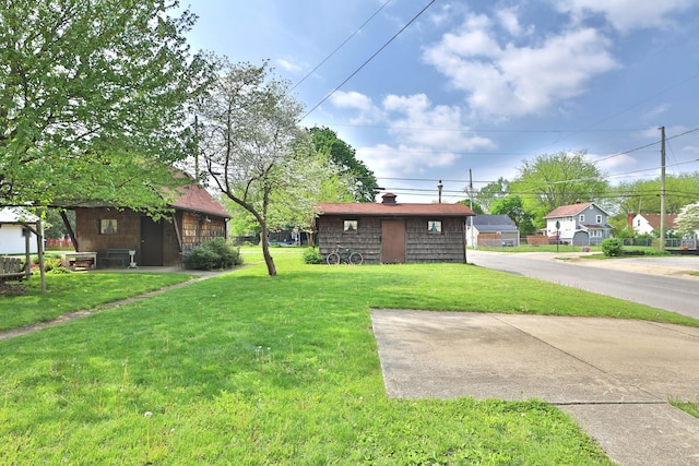 view of yard featuring a residential view