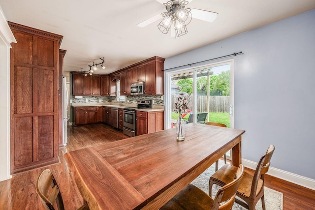 5392 Grandon Dr, Hilliard, OH 43026 - kitchen featuring stainless steel appliances, a ceiling fan, light countertops, baseboards, and dark wood finished floors