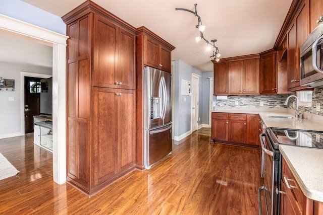 5392 Grandon Dr, Hilliard, OH 43026 - kitchen featuring appliances with stainless steel finishes, a sink, baseboards, and dark wood finished floors