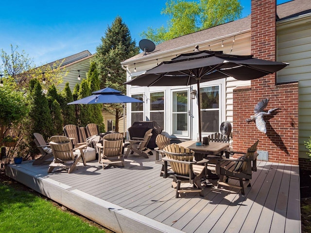 deck featuring outdoor dining space
