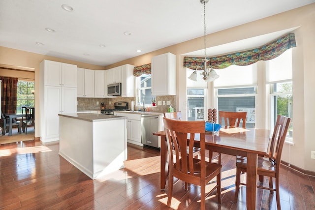 dining room featuring recessed lighting, baseboards, dark wood-style floors, and a chandelier