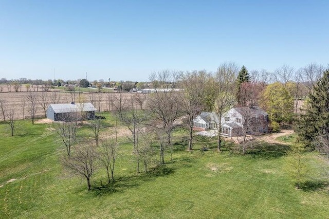 view of yard featuring a rural view