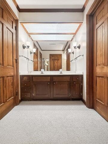 bathroom with crown molding and vanity