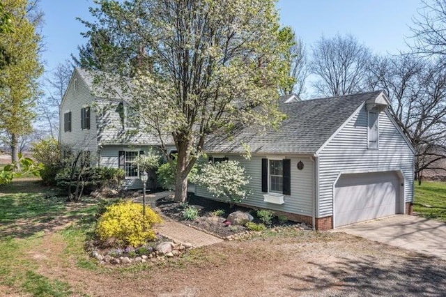view of front of property with dirt driveway and a shingled roof