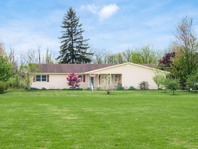 single story home featuring a front yard