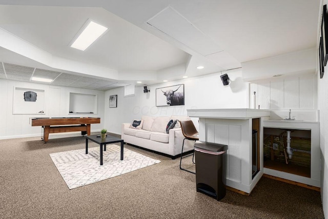 living area with carpet floors and recessed lighting