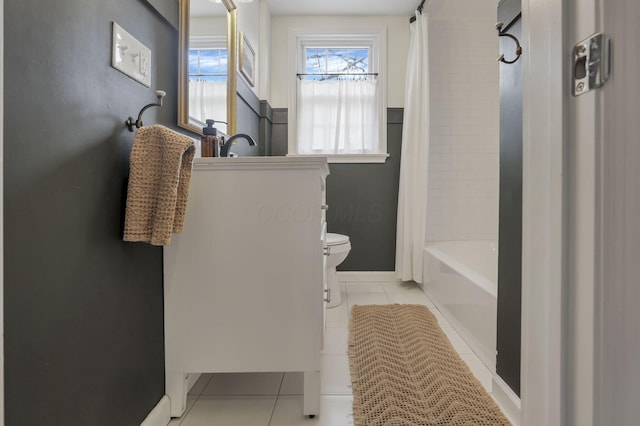 603 S James Rd, Columbus, OH 43213 - full bathroom featuring vanity, tile patterned flooring, toilet, and shower / bathtub combination with curtain