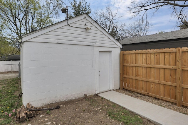 603 S James Rd, Columbus, OH 43213 - garage with a storage shed and fence