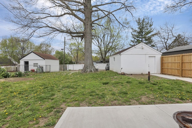 603 S James Rd, Columbus, OH 43213 - view of yard featuring an outbuilding and a fenced backyard