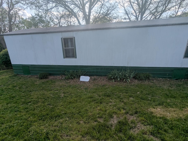 200 Ann St, New Straitsville, OH 43766 - view of side of home with a lawn