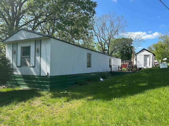 200 Ann St, New Straitsville, OH 43766 - view of home's exterior featuring a lawn