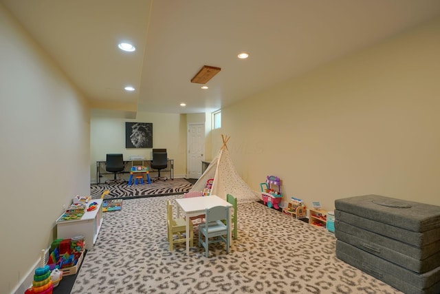 playroom with carpet flooring, recessed lighting, and baseboards