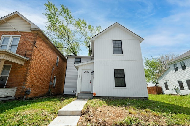 331 E Barthman Ave, Columbus, OH 43207 - view of front facade with fence and a front lawn