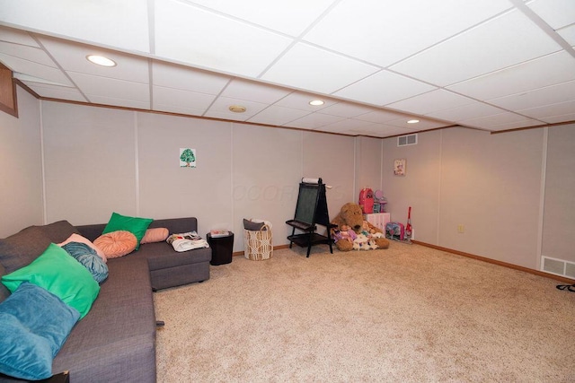 carpeted living room featuring baseboards, a drop ceiling, recessed lighting, and visible vents