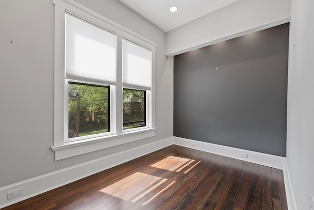 884 Neil Ave, Columbus, OH 43215 - spare room with dark wood-style floors