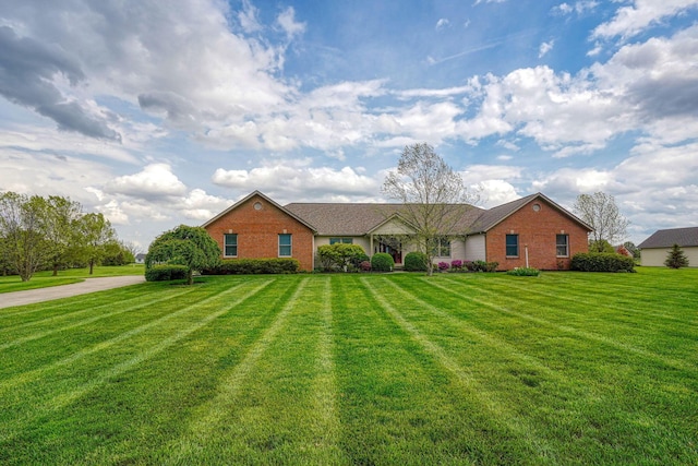 4656 Meadowgrove Dr NW, Carroll, OH 43112 - ranch-style house featuring brick siding and a front lawn
