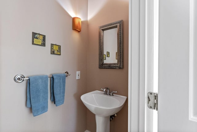 47 Richards Rd, Columbus, OH 43214 - view of bathroom