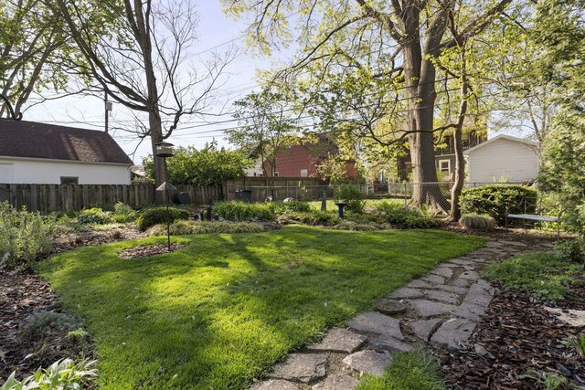 47 Richards Rd, Columbus, OH 43214 - view of yard featuring fence