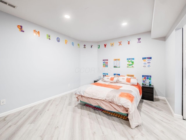 bedroom with recessed lighting, baseboards, visible vents, and wood finished floors