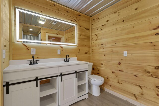 7435 Baltimore Somerset Rd NE, Thornville, OH 43076 - full bath featuring toilet, wood walls, and a sink