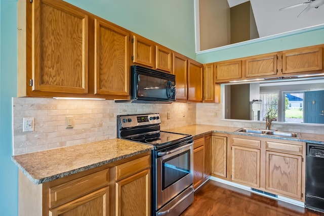 kitchen with dark wood-style flooring, a sink, decorative backsplash, visible vents, and black appliances