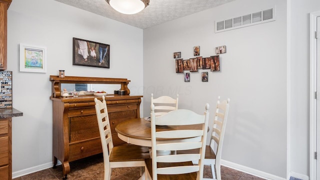 42 Ellington Commons Ln, Granville, OH 43023 - dining room with visible vents, a textured ceiling, and baseboards