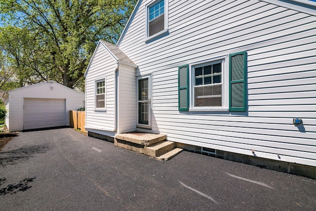 439 Chatham Rd, Columbus, OH 43214 - exterior space with driveway and a detached garage