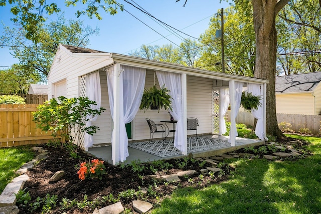 439 Chatham Rd, Columbus, OH 43214 - view of outdoor structure featuring fence