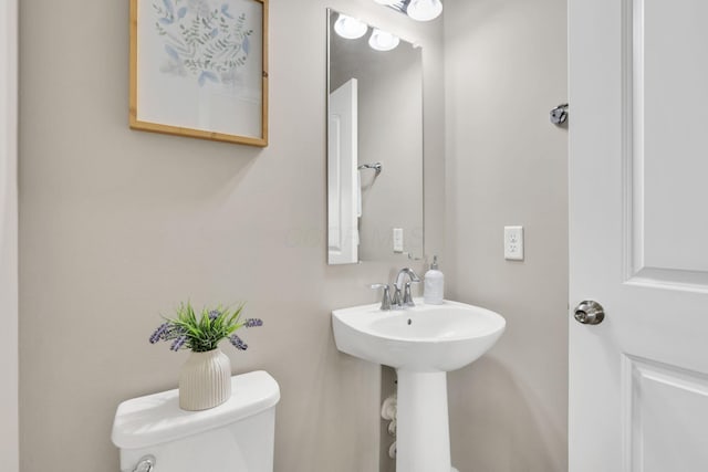 483 Autumn Ridge Cir, Pickerington, OH 43147 - bathroom with toilet and a sink