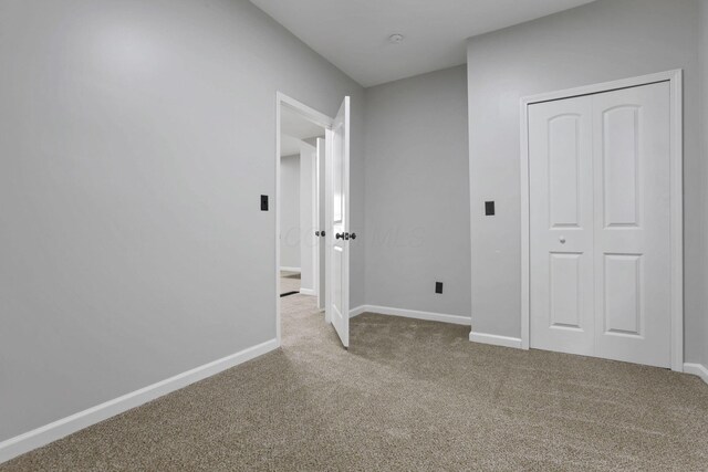 518 S Columbus St, Lancaster, OH 43130 - unfurnished bedroom featuring baseboards, carpet, and a closet