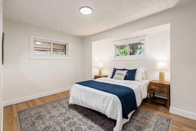2583 Kingston Ave, Grove City, OH 43123 - bedroom featuring baseboards, a textured ceiling, and light wood-style floors