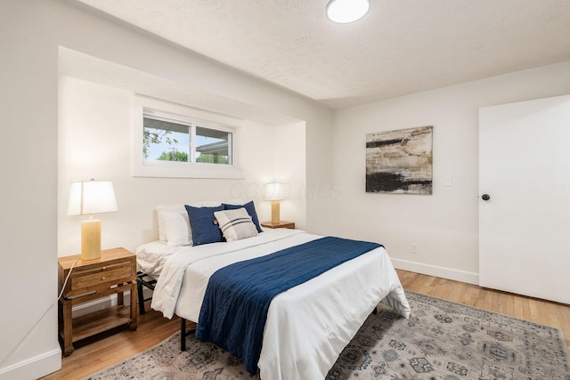 2583 Kingston Ave, Grove City, OH 43123 - bedroom featuring light wood-style floors and baseboards