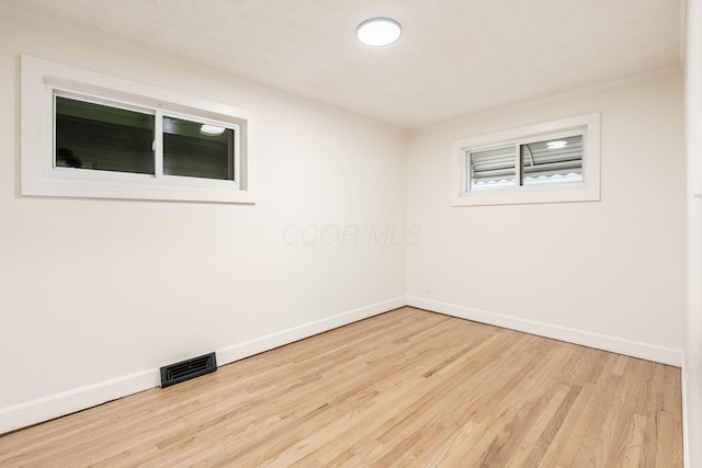 2583 Kingston Ave, Grove City, OH 43123 - empty room featuring crown molding, baseboards, wood finished floors, and visible vents