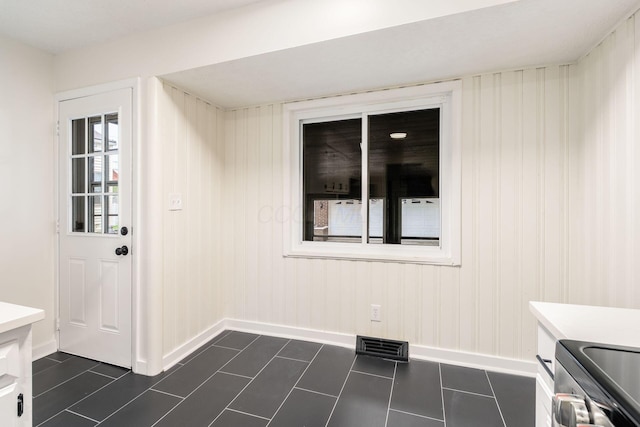 2583 Kingston Ave, Grove City, OH 43123 - laundry room featuring baseboards, dark tile patterned floors, and visible vents