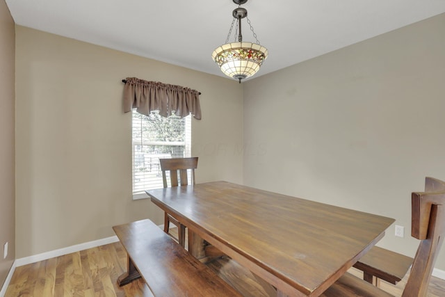 347 Wyncroft Ct, Pataskala, OH 43062 - dining room with baseboards and light wood finished floors