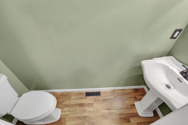347 Wyncroft Ct, Pataskala, OH 43062 - bathroom featuring visible vents, wood finished floors, toilet, baseboards, and a sink