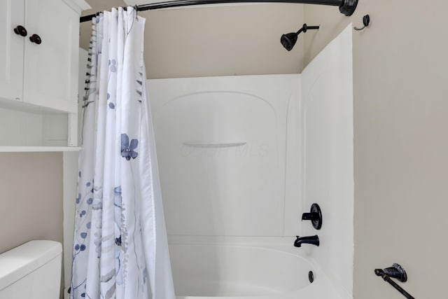 347 Wyncroft Ct, Pataskala, OH 43062 - bathroom with toilet and shower / bath combo with shower curtain