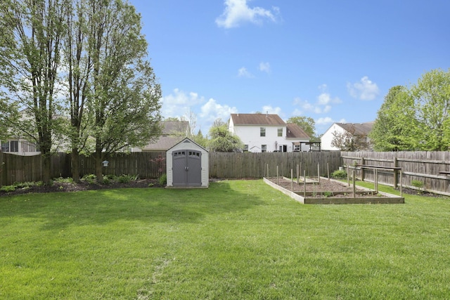 347 Wyncroft Ct, Pataskala, OH 43062 - view of yard featuring a fenced backyard, an outdoor structure, a garden, and a shed