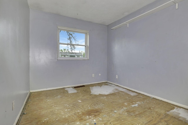 5143 Rutledge Dr N, Columbus, OH 43232 - unfurnished room featuring baseboards