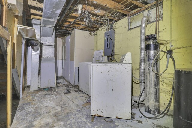5143 Rutledge Dr N, Columbus, OH 43232 - unfinished below grade area featuring washer / dryer and electric panel
