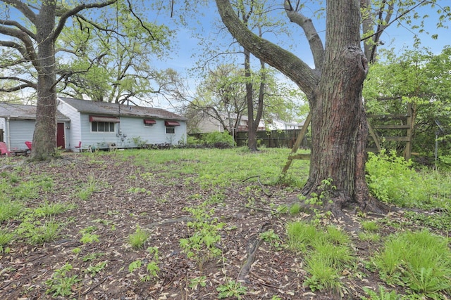 5143 Rutledge Dr N, Columbus, OH 43232 - view of yard with fence