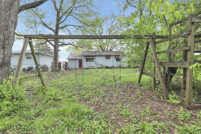 5143 Rutledge Dr N, Columbus, OH 43232 - view of yard featuring fence