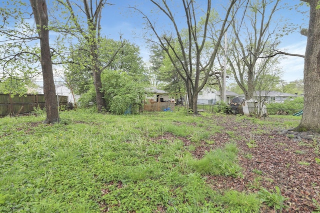 5143 Rutledge Dr N, Columbus, OH 43232 - view of yard featuring fence
